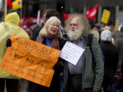 La publicación del poema en respuesta al literato, coincide con las tradicionales marchas pacifistas de Pascua. REUTERS  /