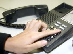 Las compañías también podrían ser obligadas a eliminar las actuales tarifas planas para el servicio básico. ARCHIVO  /