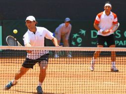 Santiago González y César Ramírez durante el partido de dobles ante Barbados en la Copa Davis. MEXSPORT  /