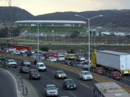 La SVyT sugiere a los asistentes al Omnilife trasladarse con anticipación; el partido comienza a las 18:00 horas. ARCHIVO  /