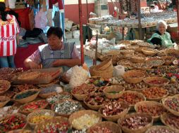 El municipio cuenta con al menos diez mil comerciantes ambulantes, distribuidos en 60 tianguis. ARCHIVO  /