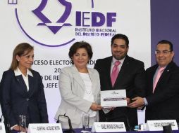 Josefina Vázquez Mota mostró su apoyo a la candidata a jefa de gobierno capitalino, Isabel Miranda de Wallace. NOTIMEX  /