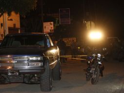 Autoridades lllegaron al lugar donde acribillaron a los sujetos.  /