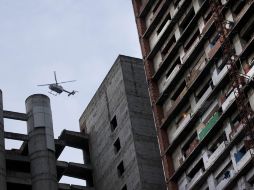 Un helicóptero de la guardia venezolana sobrevuela el sitio donde se hallaba retenido Guillermo Cholele. AP  /