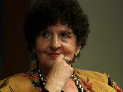 La también ensayista y crítica literaria apuntó que para ella el uso de la computadora ha sido una herramienta importante. ARCHIVO  /