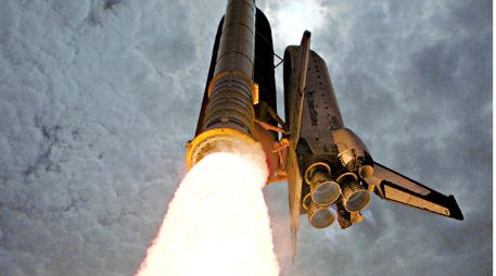 En 1981 se inaugura la era de los transbordadores con el lanzamiento del ''Columbia''. NASA  /