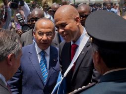 El Presidente Felipe Calderón y el mandatario de Haíti (centro d) Michel Martelly. AP  /