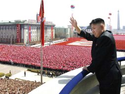 Kim Jong-un, el nuevo líder de Corea del Norte, saluda a su Ejército este lunes. EFE  /