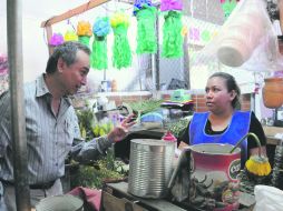 Fernando Garza volvió ayer a pasear por mercados jaliscienses  /