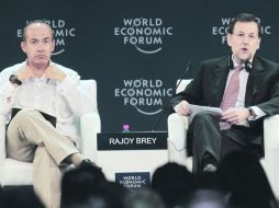 Felipe Calderón y el jefe del Gobierno español, Mariano Rajoy, durante el inicio formal de los trabajos del Foro Económico Mundial.  /