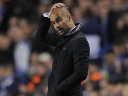 Josep Guardiola luce desconcertado luego del resultado del Chelsea ante el Barcelona. AFP  /