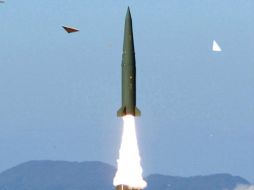 Seúl desplegó un misil balístico táctico con alcance de 300 kilómetros, que supera al MGM-140 desarrollado por EU. EFE  /