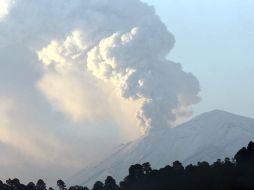 El volcán Popocatépetl continúa con su actividad y grandes exhalaciones. NOTIMEX  /