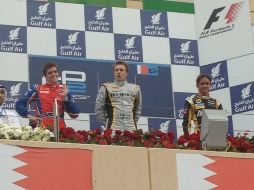 Esteban Gutiérrez (derecha) quedó a sólo 13.5 segundos del líder. Imagen publicada en Twitter por @GP2_Official. ESPECIAL  /