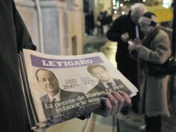 La portada de un periódico francés destaca, además de los dos punteros, la importancia de Le Pen en la segunda ronda. REUTERS  /