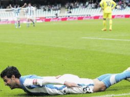 Carlos Vela festejó de “avioncito” su onceavo gol con la Real Sociedad en San Sebastián.EFE  /