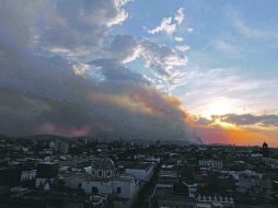 A las labores de combate al fuego se han sumado alrededor de 30 elementos de la V Región Militar.  /