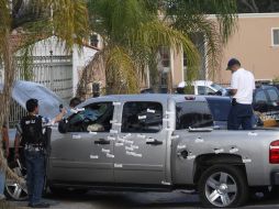 Tras los hechos, el conductor de la camioneta se estrelló en la barda de una casa. Segundos después fueron rematados.  /