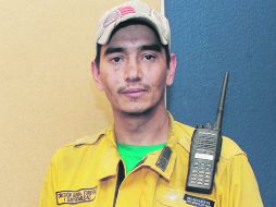 Jorge Armando Gómez Quiroga, de 32 años, ha trabajado cinco días seguidos para combatir el incendio en La Primavera.  /
