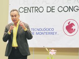 Fernando Garza habla sobre sus propuestas de gobierno ante estudiantes, durante su visita al Tec de Monterrey.  /