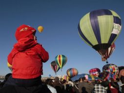 Además de espectáculos aéreos y juegos infantiles, se cuenta con venta de platillos típicos de esta región. ARCHIVO  /