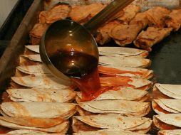 Ayer los menores festejaron el Día del Niño en la escuela primaria Juan R. Escudero y comieron barbacoa de res, espagueti y pastel.  /