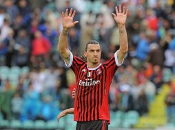 Aseguran que el estratega portugués llamó por teléfono a Ibrahimovic para preguntarle si desearía jugar con los merengues. EFE  /