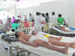 Enfermeras atienden a niños en el Hospital “Donato G. Alarcón”, en Ciudad Renacimiento. EFE  /