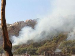 Detallan que aunque es la zona cercana al incendio del día anterior, se tratan de ''fuegos nuevos en dos puntos.FOTO DE @Volksgdl  /