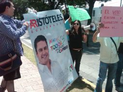 El grupo de manifestantes dicen que harán un llamado para que la comunidad Gay no vote por el priista.  /