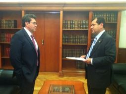 Monreal (izq.), también senador del PT, difundió la imagen de su encuentro con Obdulio Ávila (der.). ESPECIAL  /