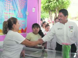 Ramiro Hernández también visitó la colonia Santa Cecilia. ESPECIAL  /