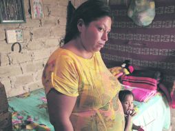 Guadalupe Preciado está de regreso en casa con sus hijas.  /