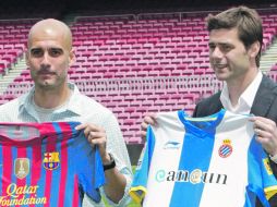 El entrenador del Barcelona, Josep Guardiola, y el del Espanyol, el argentino Mauricio Pochettino.EFE  /