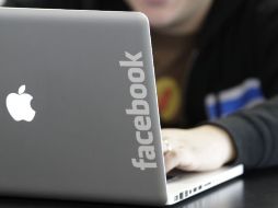 Facebook es la red social más popular de Internet con más de 900 millones de cuentas activas en todo el mundo. AP  /