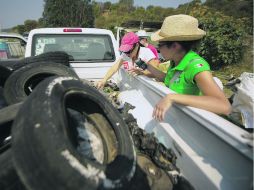 Parte de los desperdicios acumulados tras la limpia en una zona dañada.  /