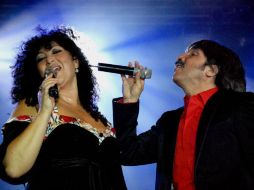 Diego y Amanda cantaron a su estilo con buena aceptación de sus seguidores. ARCHIVO  /