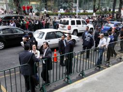 Fuera de las instalaciones del  WTC, donde esta noche se realiza el primer debate de los presidenciables. NTX  /