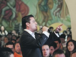 Aristóteles Sandoval expuso sus propuestas durante una charla con estudiantes de la Universidad Guadalajara Lamar.  /