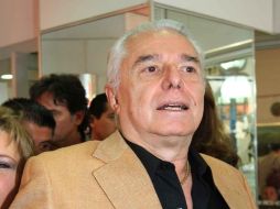 El cantante Enrique Guzmán en una conferencia de prensa. NTX  /