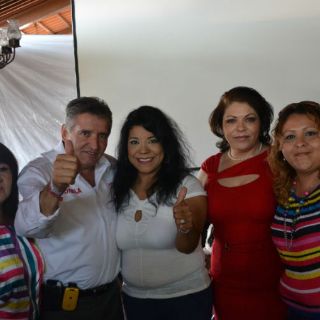 Arana se compromete con seguridad y empleo para las madres