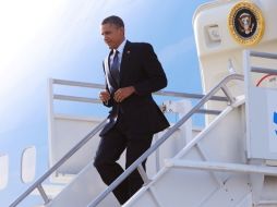 El Presidente de EU, Barack Obama, llegando al Aeropuerto Internacional de los Ángeles. AFP  /