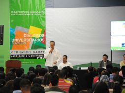 En un auditorio del Centro Universitario escuchó dudas, comentarios y necesidades de los universitarios. ESPECIAL  /