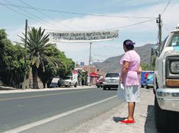 “Por favor, liberen a nuestros hijos: Pedro, Armando, Liliana, son inocentes”, se lee en una manta en San Juan Cosalá.  /