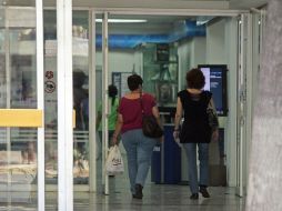 Los asaltantes fueron dos sujeto, quienes únicamente amedrentaron de manera verbal a los empleados. ARCHIVO  /