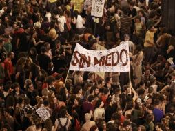 Integrantes del Movimiento 15M durante la manifestación celebrada en la céntrica Puerta del Sol . EFE  /