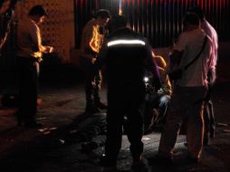 Dos hombres muertos y un policía municipal herido es el resultado de tres agresiones con armas de fuego.  /