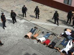 Estudiantes de la Universidad Michoacana y moradores de casas estudiantiles fueron detenidos tras quemar vehículos oficiales. ARCHIVO  /