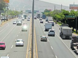 Los proyectos para hacer más ''verde'' al Periférico persiguen una contribución para combatir la contaminación.  /