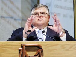 Agustín Carstens, gobernador del Banxico, expuso que la economía mexicana se ha mostrado resistente a los choques externos. ARCHIVO  /